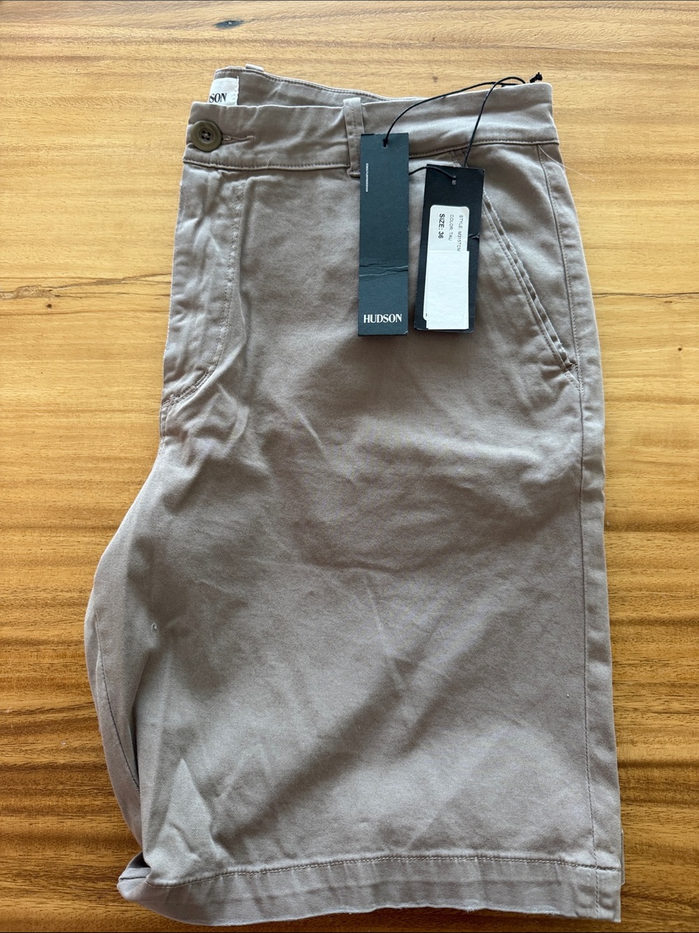 NWT HUDSON Clint flat front chino shorts
36